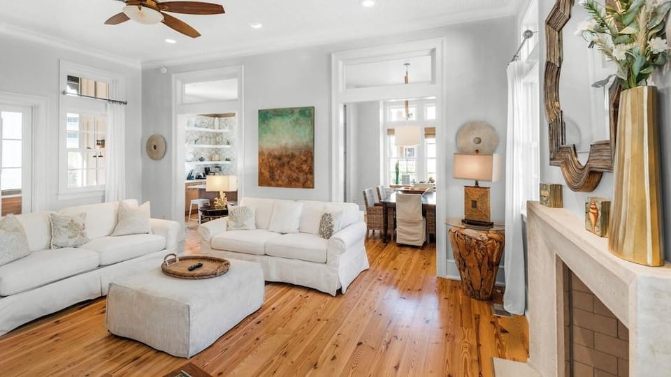 Modern Luxury & Privacy w/ 3-bed Condo Sleeps 8 Hotel in Rosemary Beach