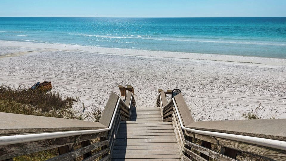 Dog Friendly @ Bungalows at Seagrove; 2 Blocks to Beach ~ Overlooks Pool/spa Hotel in South Walton County