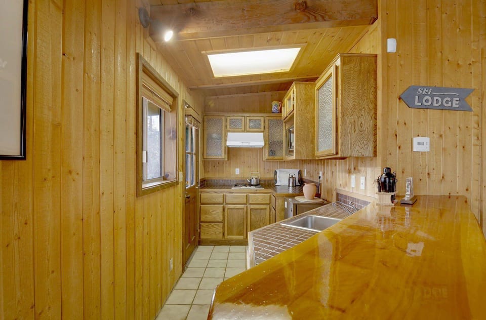 Switzerland SKI Chalet #845 Hotel in Big Bear