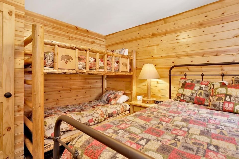 Smith Chalet AT Snow Summit #2278 Hotel in Big Bear