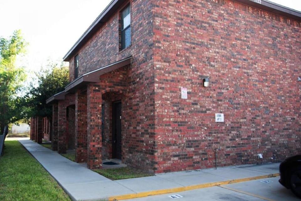 2BD 2BT Apartment 1 Min to University Utrgv Hotel in Edinburg