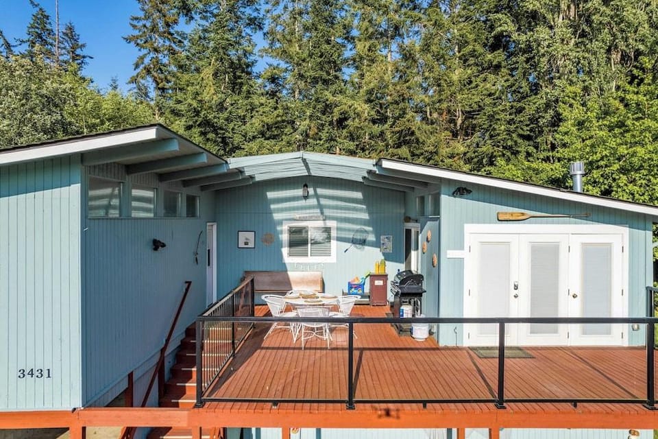 Wolf Beach Cottage by Avantstay Harbor Views Hotel in Camano Island