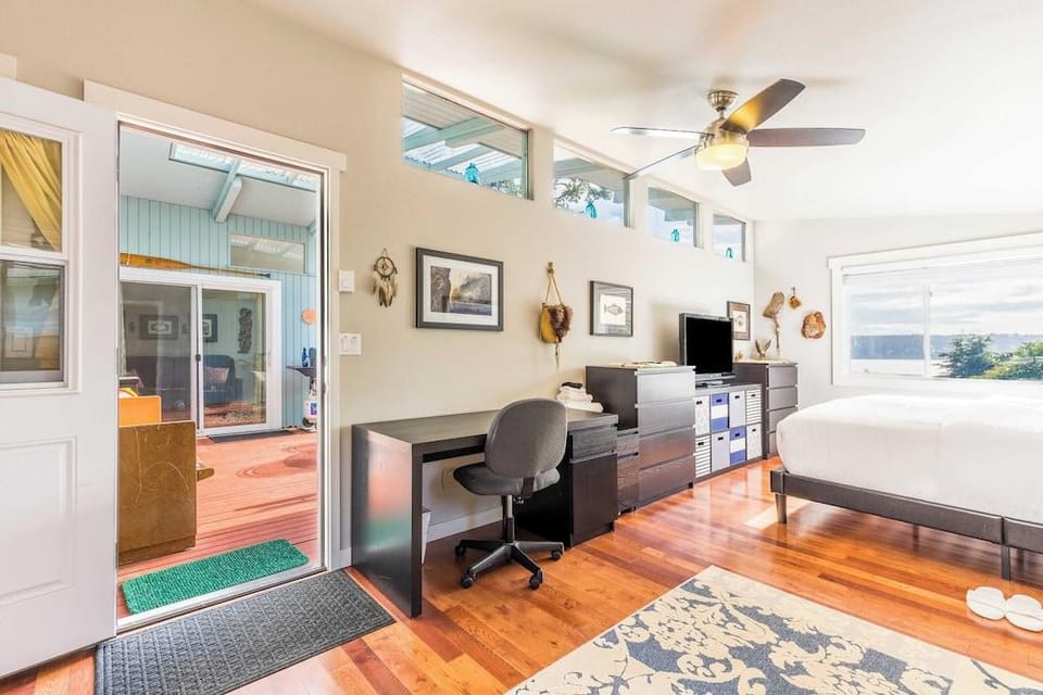 Wolf Beach Cottage by Avantstay Harbor Views Hotel in Camano Island
