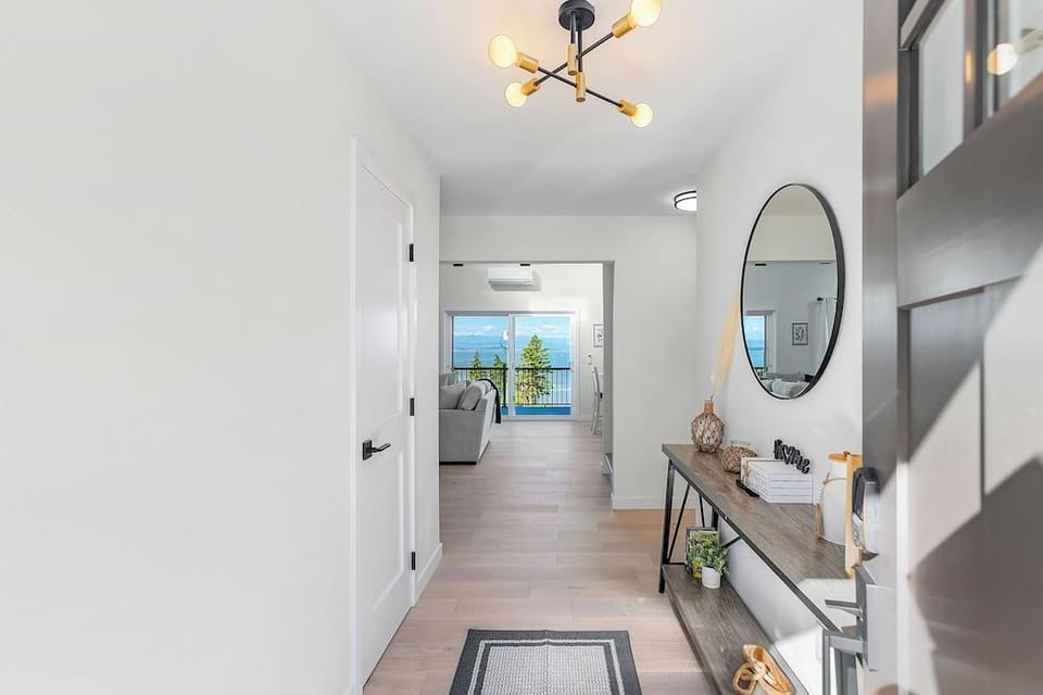 Peaceful Island Getaway Port Susan views Hotel in Camano Island