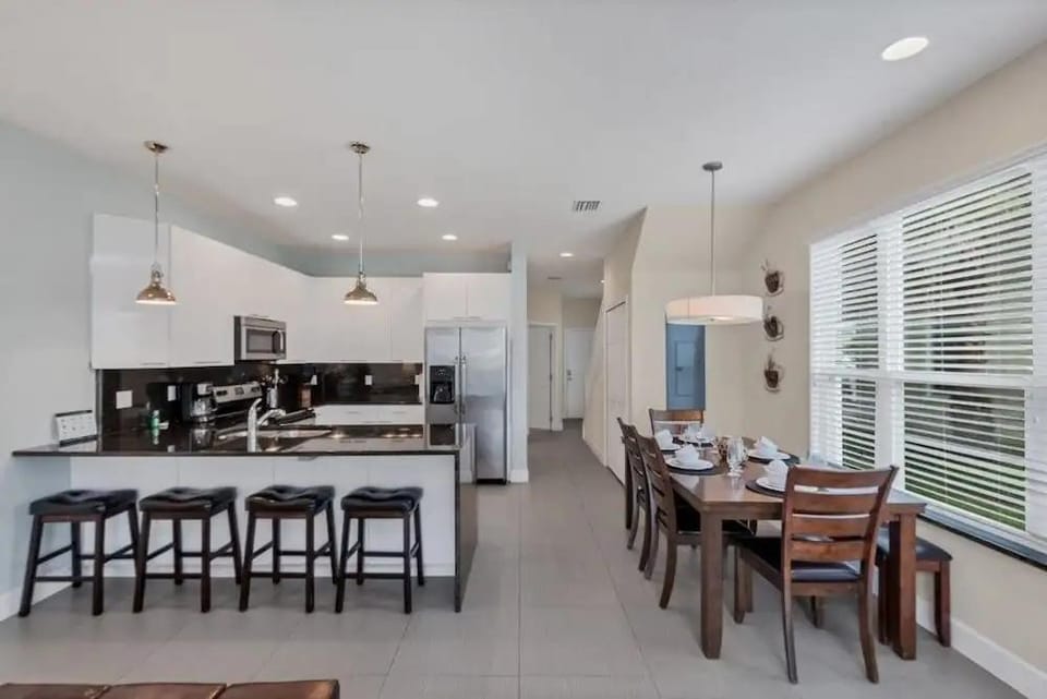 Serenity 3 Bed Townhome 3 Bedroom Townhouse by RedAwning Hotel in Four Corners