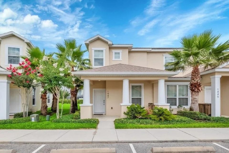 Serenity 3 Bed Townhome 3 Bedroom Townhouse by RedAwning Hotel in Four Corners