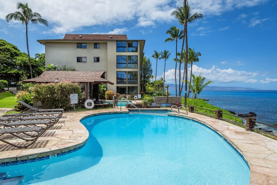 Noelani 304 - 3Br Condo Hotel in Napili-Honokowai