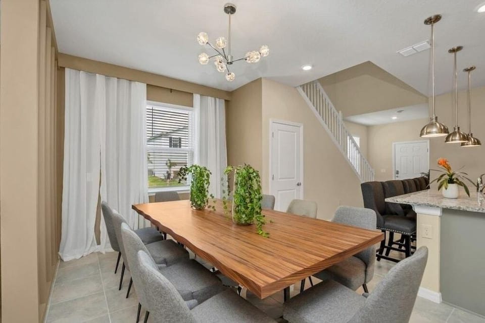 Amazing Game Room Your Kids Will Love! 7 Bedroom Villa by RedAwning Hotel in Kissimmee