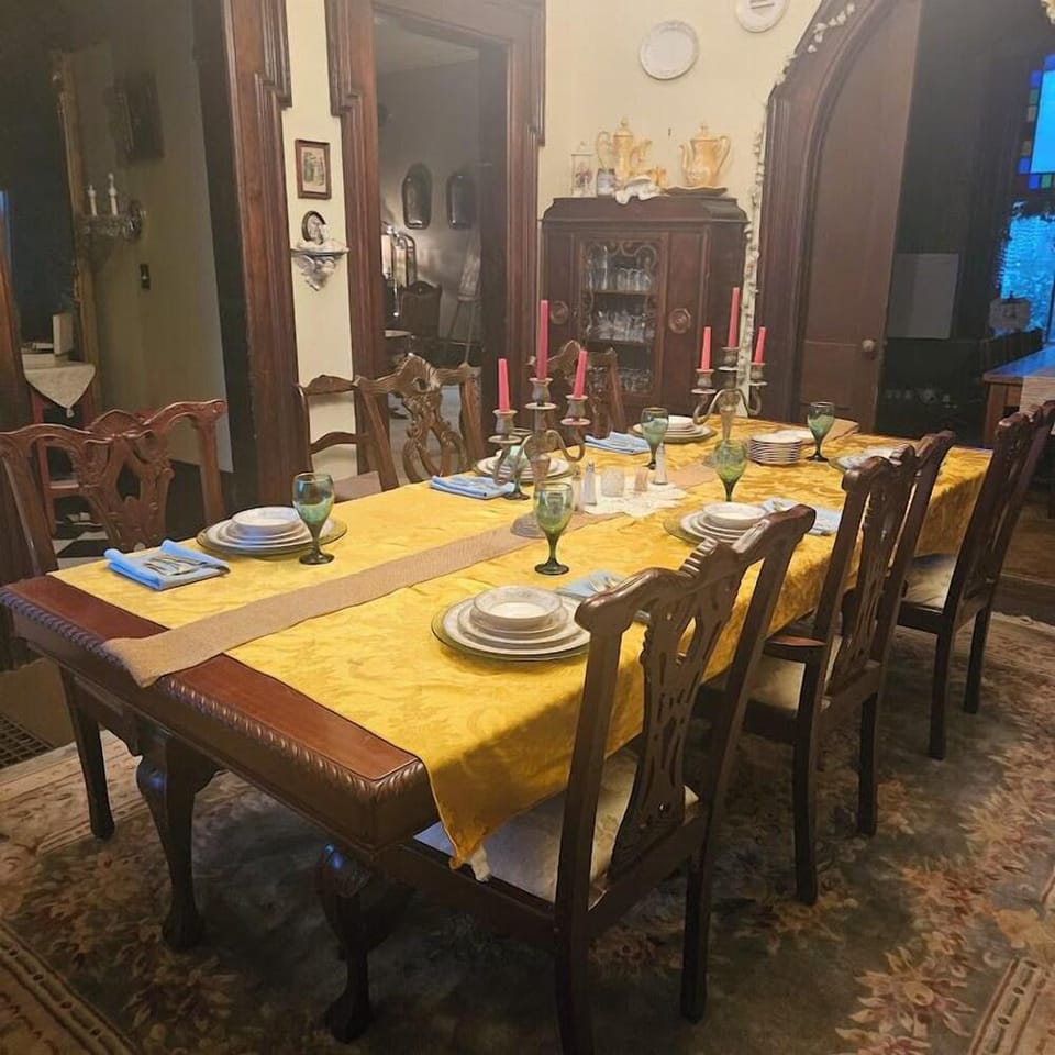 1873 Victorian Rose B & B Hotel in Ohio
