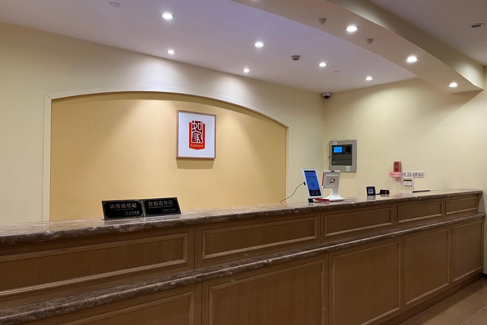 Home Inn Shanghai Hongqiao International Airport T1 Hotel in Shanghai