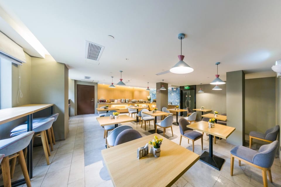 Home Inn Neo Shanghai Nicheng Lingang Equipment Industrial Zone Hotel in Shanghai