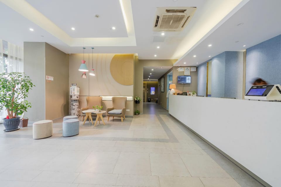 Home Inn Neo Shanghai World Expo Park Shangnan Gaoqing Road Metro Station Hotel in Shanghai