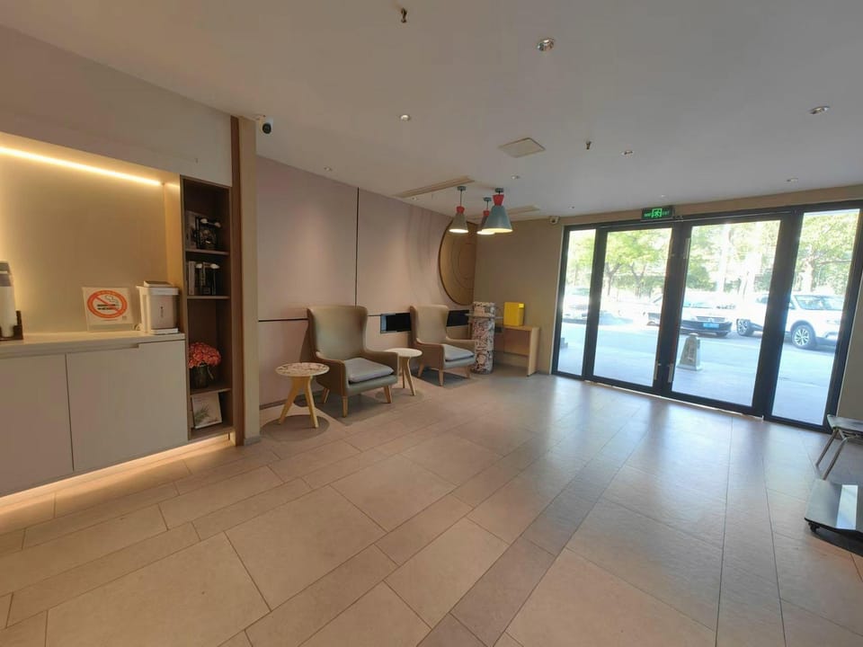 Home Inn Shanghai Hongqiao National Convention and Exhibition Center Xuying Road Metro Station Hotel in Shanghai
