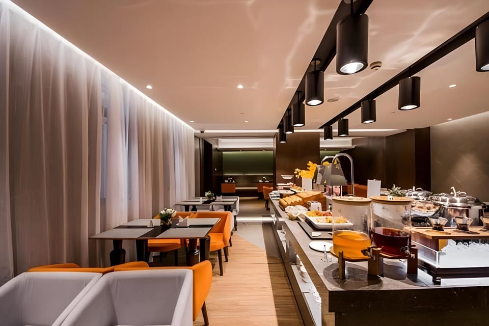 Yitel Premium Shanghai Lingang Dishui Lake Ocean Park Hotel in Shanghai