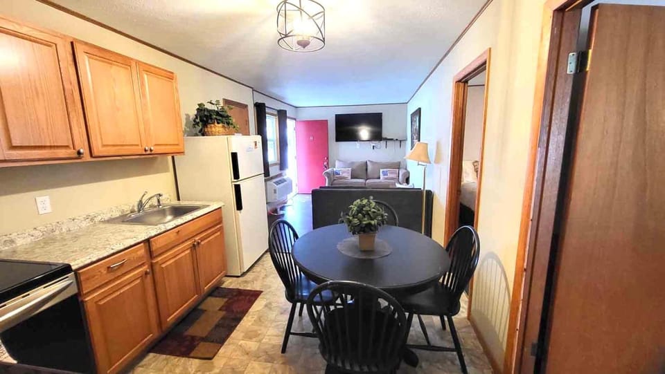 Hunter's Friend Resort near Table Rock Lake Resort in Indian Point