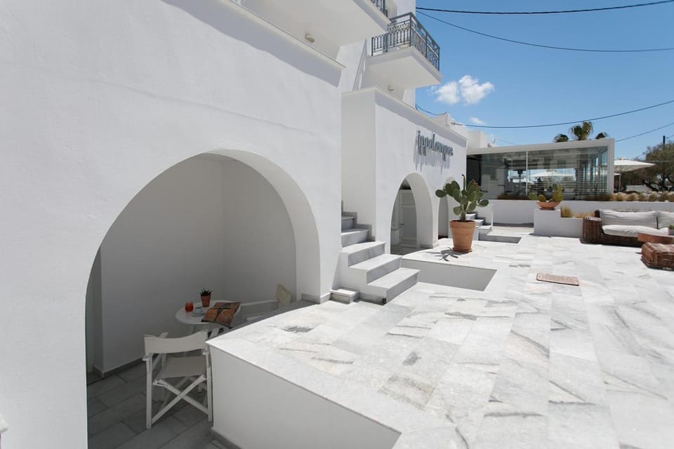 Ippokampos Beachfront Hotel in Naxos
