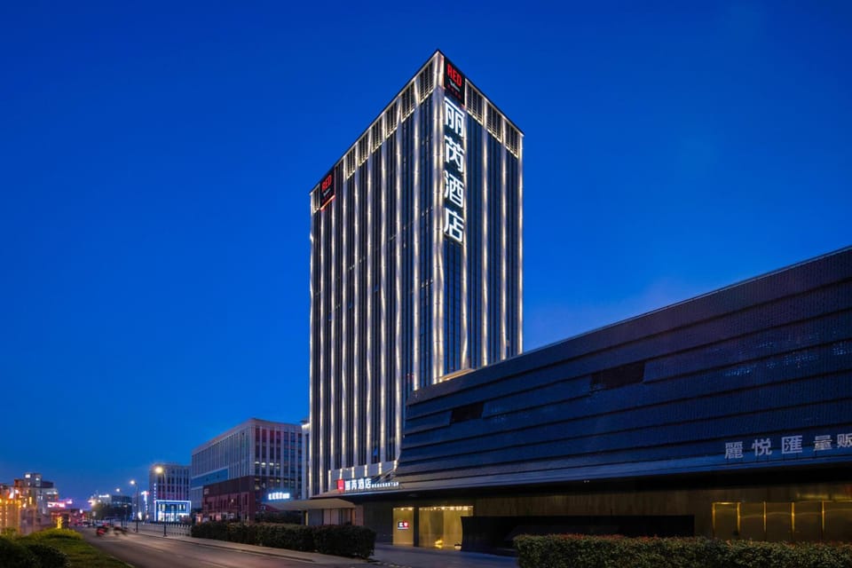 Radisson Red Yangzhou Slender West Lake Hotel in Jiangsu