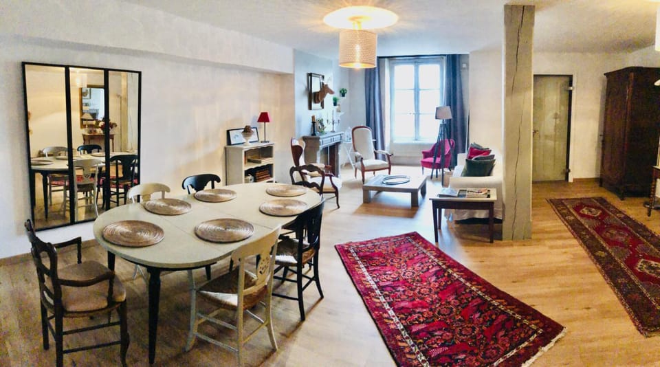 Au 16 Place Saint Louis Hotel in Blois