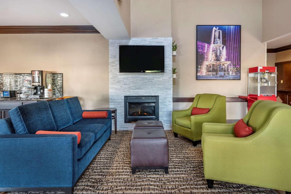 Comfort Inn & Suites Cincinnati Uptown Clifton Hotel in Cincinnati