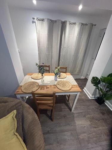 Cosy rooms near Gatwick Airport Hotel in Crawley