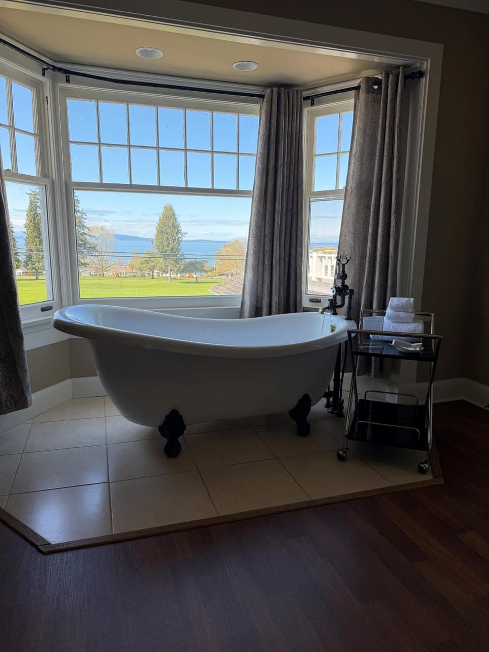 Crown Mansion Boutique Hotel & Villas Hotel in Qualicum Beach