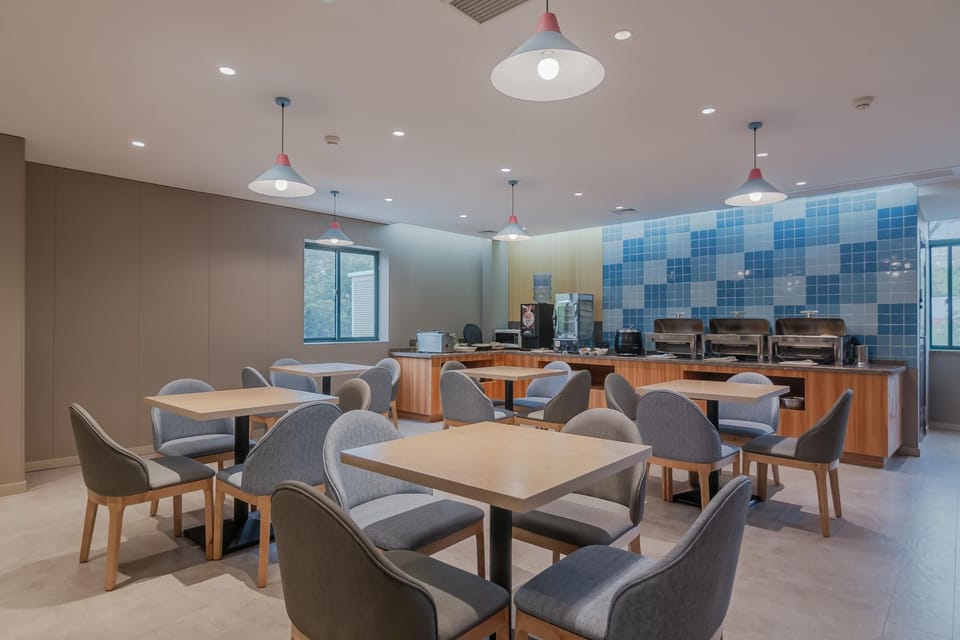 Home Inn Neo Hangzhou Dajiangdong Xiaoshan Yipeng Metro Station Hotel in Hangzhou