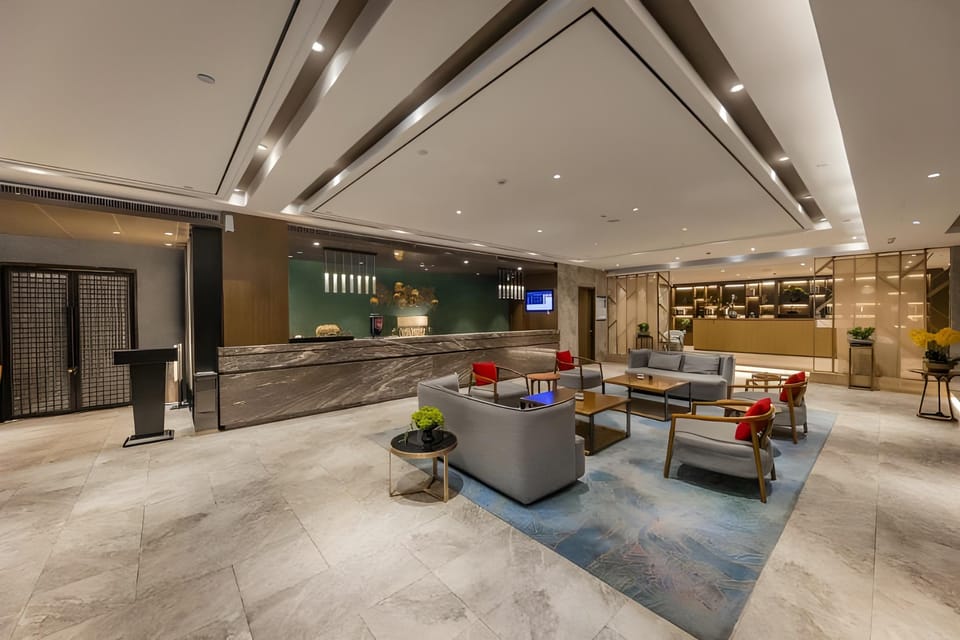 Yitel Premium Hangzhou West Lake Lakeside Pedestrian Street Hotel in Hangzhou