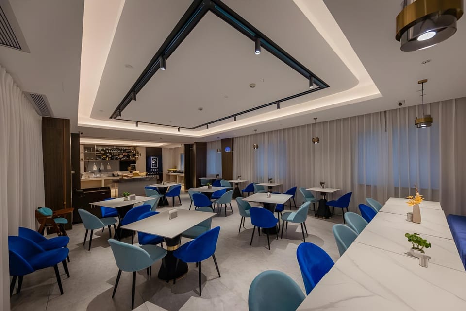 Yitel Premium Hangzhou West Lake Lakeside Pedestrian Street Hotel in Hangzhou