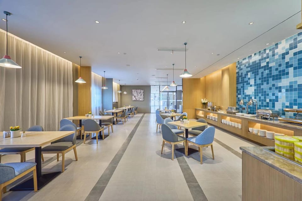 Home Inn Neo Hangzhou Qiantang Yipeng Xinzhen Road Metro Station Hotel in Hangzhou