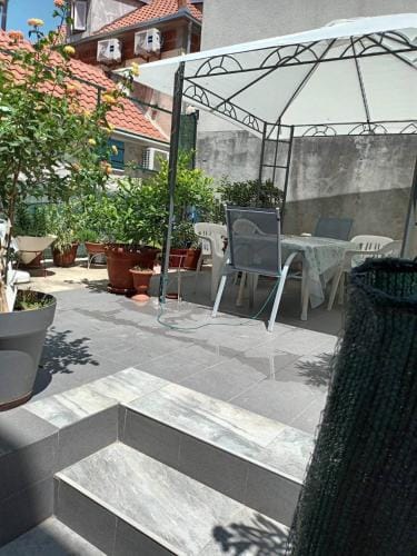 Cozy Studio Apartments with Terrace Near Kastela Promenade Hotel in Šibenik-Knin County, Croatia