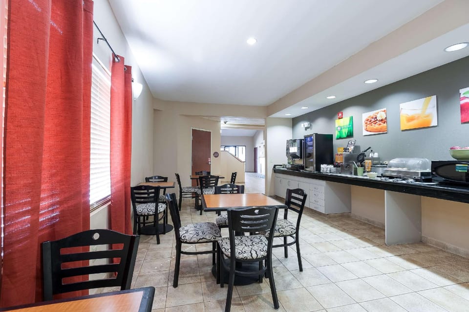Quality Inn & Suites Lake Charles South Hotel in Lake Charles