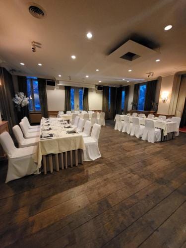 salle de banquet plus chambre Resort in Flanders