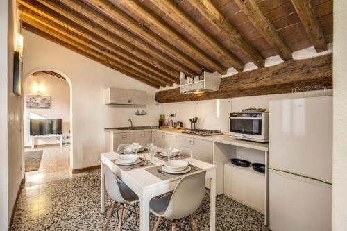 AwesHome - Lungarno Bellavista Penthouse Hotel in Pisa