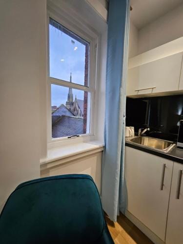 Central Chambers Suites - Suite 4 Hotel in Leek