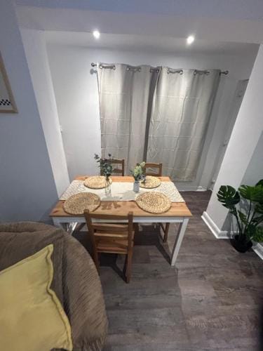 Cosy room with en-suite Hotel in Crawley