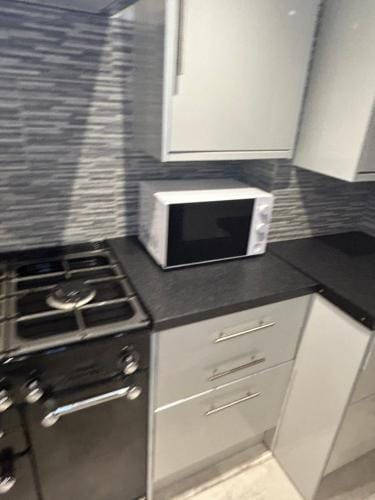 Cosy large singe room Hotel in Crawley