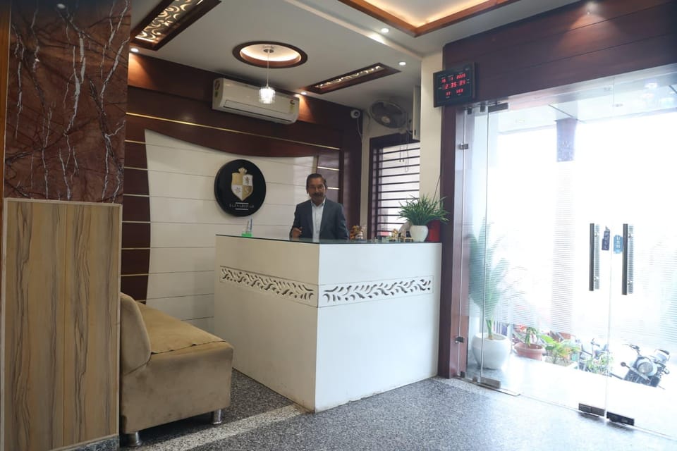 Hotel Taj Sarovar  Hotel in Agra