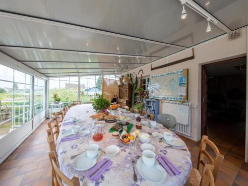 Charmante chambre avec terrasse privee et wifi a Saint-Benoit-sur-Loire - FR-1-590-487 Hotel in Centre-Val de Loire