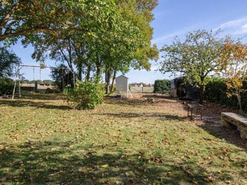 Suite familiale confortable avec WiFi a Saint-Benoit-sur-Loire, animaux admis - FR-1-590-447 Hotel in Centre-Val de Loire