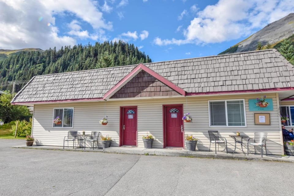 Trailhead Lodging Motel in Seward