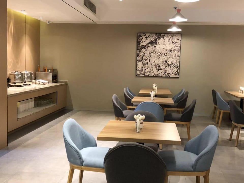 Home Inn Neo Nanjing Shanghai Road Subway Station Chaotian Palace Branch Hotel in Nanjing