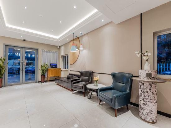 Home Inn Nanjing South Railway Station Shengtai West Road Cuipingshan Metro Station Hotel in Nanjing