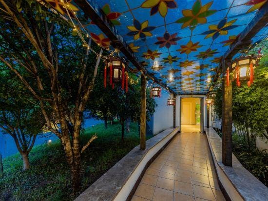 Home Inn Nanjing South Railway Station Shengtai West Road Cuipingshan Metro Station Hotel in Nanjing