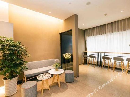 Home Inn Neo Chengdu Kuanzhaixiangzi Fuqin Subway Station Branch Hotel in Chengdu