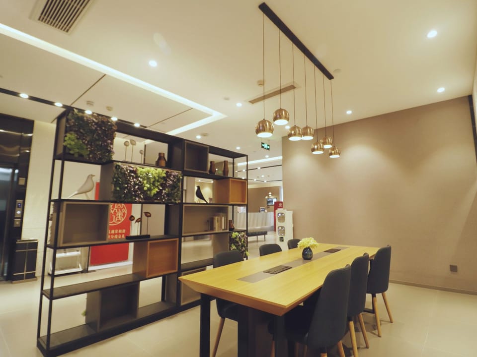 Home Inn Chengdu Chunxi Road Hongxingqiao Metro Station Hotel in Chengdu