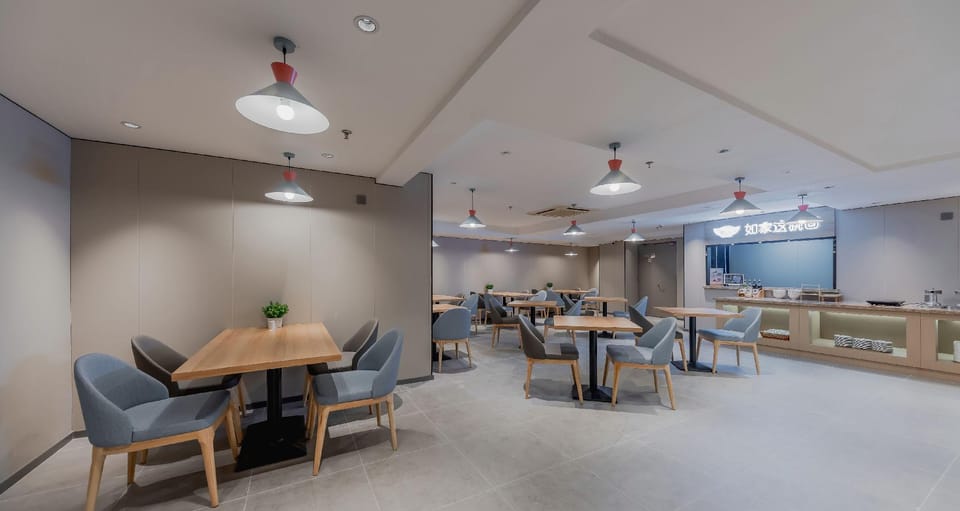 Home Inn Nanjing Yueyahu Yinchengdongyuan Hotel in Nanjing