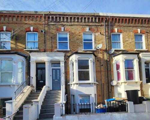Modern 2BR London Apt Near Tube Hotel in City of Westminster