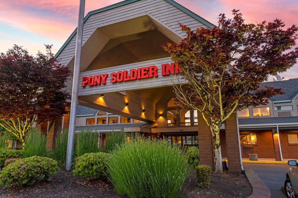 Best Western Pony Soldier Inn - Airport Hotel in Parkrose