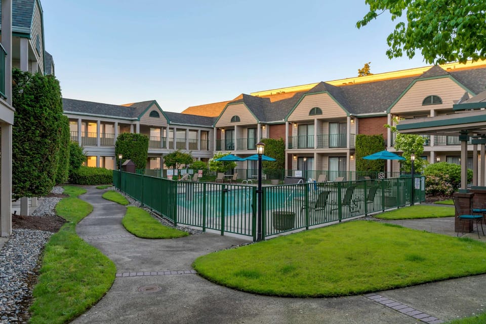 Best Western Pony Soldier Inn - Airport Hotel in Parkrose