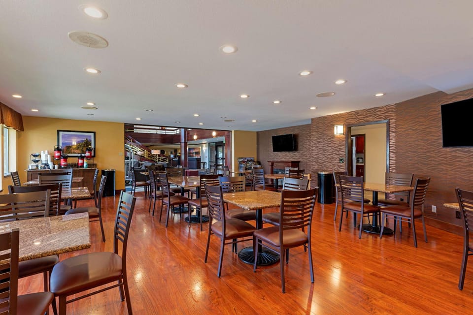 Best Western Pony Soldier Inn - Airport Hotel in Parkrose